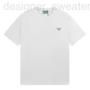 Kadın T-Shirt Tasarımcısı Ev P İlkbahar/Yaz 23 Yeni Klasik Demir Etiket Mikro Etiket Erkekler ve Çok Yönlü Kısa Kollu T-Shirt 9q74