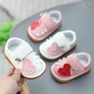 Första Walkers Insula 11.5-13.5cm 2023 Söt hjärtflickan Baby Princess Shoes Soft Little Toddler