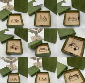 Moda podwójna litera ćwieki projektant klasyczne damskie kuba multi-style stadniny wisiorek retro kryształ biżuteria dla zwierząt prezenty bożonarodzeniowe dziewczyny kryształ