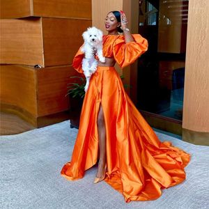 Partykleider Orange Satin Zweiteiliges elegantes Abendkleid Puffy Long Sleeves Split A-Line Damen Abendkleider Plus Size Maßgeschneidert