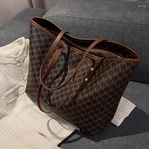 Shoulder Bags Designer Bag Quality Large-Capacity Niche Wild Commuter Trendy Texture Portable Totes Large