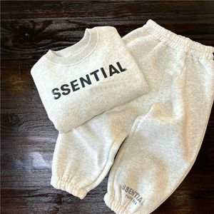 Zestaw ubrań dla małych chłopców Zima dziecięca Boys Baby Dziewczyna Zestawy ubrań Maluch polar Ciepły dres Dzieci Crewneck Solid Sportsuit Stroje