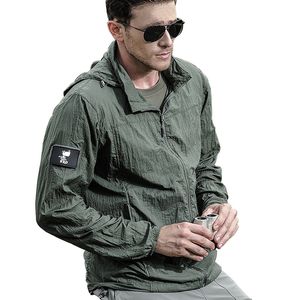 Herrenjacken Leichte wasserdichte taktische Jacke Männer Sommer atmungsaktive dünne Hoody Regenmantel militärische tragbare Windjacke Army Skin Jacke