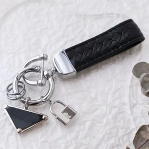 Designer Keychains Classic Exquisite Lanyards Men Luxury Leather Car Key Chain Womens Fashion Heart Key Ring Bags Pendant