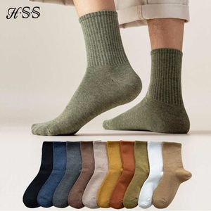 Herrstrumpor HSS 95 Combed Cotton Socks Men Business Dress Long Socks Soft Breatble Spring Summer Färgglad strumpa för Man 5PairSlot Z0227
