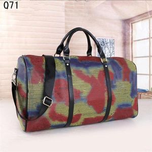 2021 Fashion Men Women Travel Bag Duffle Bag Bagage Handtassen Grote capaciteit Sport 50 cm Camouflage Multicolor one-shoulder Fitness256K