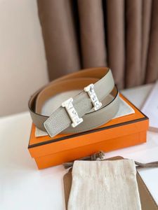 Moda de cintura masculina Cintura de cintura sofisticada Classic Leather Lychee Padrão Cintos de luxo para mulher H Gold e cinto de cinto prateado Belt Belt Men's He05