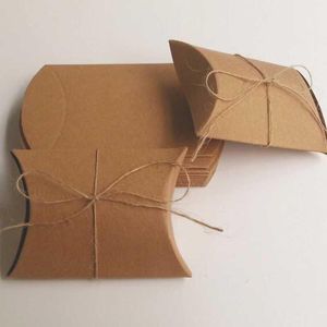 Подарочная упаковка 50peeces kraft Paper Pillow Cardbode Box маленький размер точечные сумки Candy Box1