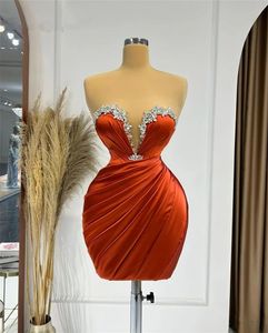 Ny ankomst orange satin dubai prom klänningar 2023 älskling kristaller sexig hemkomst cocktail party klänningar robe de bal