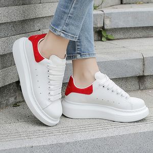 2023 Sapatos Casuais Oversized Designer Logo Branco Preto Couro Genuíno Luxo Veludo Camurça Masculino Alpargatas Trainers Mulheres Sapatilhas com Cadarço Plataforma Tênis Com Caixa