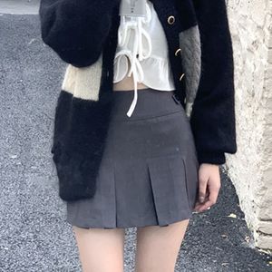 Houzhou koreansk mode grå veckad kjol kvinnor vintage söt hög midja sexiga minikjolar kawaii preppy stil sommar streetwear 230301