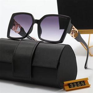 2023 Solglasögon Modedesigner Solglasögon Polariserade Glasögon Utomhusskydd PC Farme Mode Klassisk Dam lyx Solglasögon Speglar för Kvinnor Män