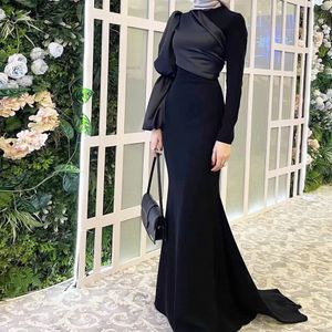 Elegant Saudi Arabia Women Evening Dresses Ruched Long Sleeves Formal Gown Sweep Train Satin Dubai Met Gala Dress 2022
