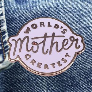 Brooches Dünyanın en büyük anne ilham alıntı broş orijinalliği yaka metal emaye rozeti arkadaşlar ve hayranların hediyeleri verildi