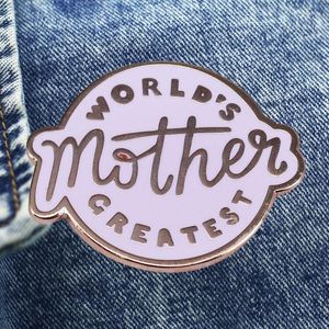 Broscher Världens största mamma Inspirerande citat Brosch Originalitet LAPEL METAL ENAMEL BADGE Givna vänner och fansgåvor