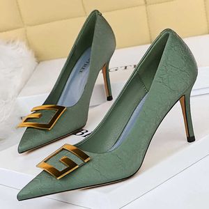 Buty 2022 Kobiety 75 cm 85 cm 95 cm Wysokie sukienki Pumps Lady Strippel Zielony luksusowy projektant Niski obcasy buty plus rozmiar Buty Kluczowe 230301