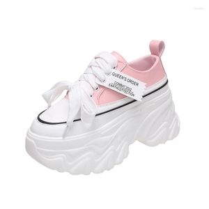 Klädskor rosa hög pappa för kvinnor vår/sommar 2023 tjock sula små vita andningsbara avslappnade sneakers