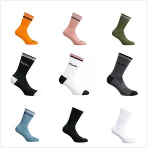 Мужские носки Новые велосипедные носки Профессиональные Rapha Sport Road Bicycle Socks Outdoor Bike Rungs Z0227