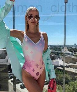 Designer 2022 Design de marca original Novo maiço feminino de alta qualidade Europa e os Estados Unidos Hot Print v Sexy Beach Bikini PZLH