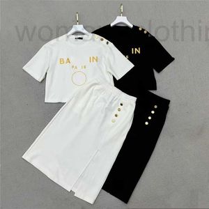 Designer-Damen-Sommer-Baumwoll-T-Shirt, zweiteiliges Kleid-Set, Outfit, Anzüge mit Buchstabenmuster, 2022, Mädchen, Mailand, Landebahn, Oberbekleidung, Jersey-T-Shirt, LNJC