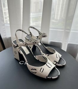 2023 neue Sommer Frauen Sandalen Kleid Schuhe mitte Ferse Quadratischen kopf mode Marke designer Schuhe hochzeit Sandalen Casual Schuhe frauen c doppel