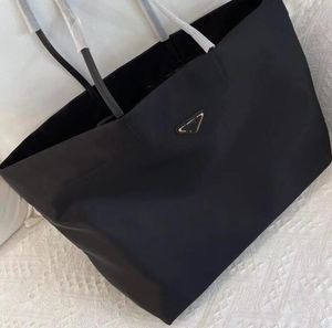 Svart nylonvattentät handväska Tygväska för kvinnor Lyxdesigners Väska Hög kapacitet Damer Casual Shopping