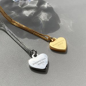 High End Peach Heart Necklace Charming Designer Women's Pendant Gold Jewelry Gifts Rostfritt stål Fabrik grossist