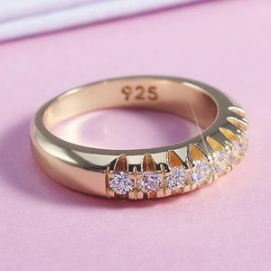 Кластерные кольца 2023 Простые леди аксессуаров золотой цвет микрооплачиваемый дефектный стиль Женщина с размером 6-10 Z3M787