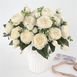 Kwiaty dekoracyjne 30 cm róża biała jedwabny jedwabny sztuczny bukiet 5 Big Heads 4 Mały pączek fałszywy na dekorację domu weselnego