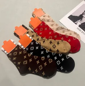 Nya kvinnliga Middle Tube Socks Women's All Cotton Sock Bunching Socks Gift Box Sock Street Shooting European and American