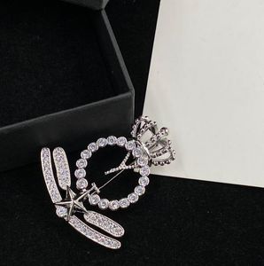 Full Diamond Crown Letter Pins Brooches Men Women Brand Designer Sier Brooch Party Jewelry Suit Accessories Lover's Gift With Box 598