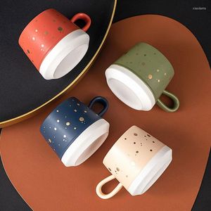 Canecas Creative Gold Gold Dots Coffee Caneca de cerâmica de moda nórdica para chá de leite de leite elegante xícaras de cozinha idéias de presente de mesa