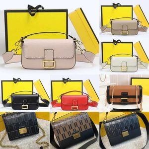 Baguette Shoulder Bags Designer Feminino Broche Baguette Bag Fashion Claic Baguettes Handbags Woman Big Chain Strap Underarm Handbag Luxurys s