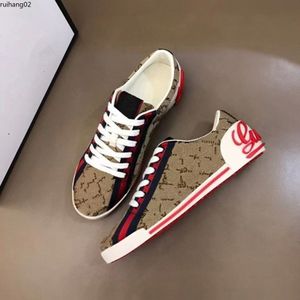 Den senaste försäljningen av hög kvalitet Men Retro Low-Top Printing Sneakers Design Mesh Pull-On Luxury Ladies Fashion Hateble Casual Shoes RH200002