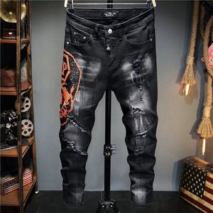 Jeans masculinos de estilo europeu masculino Plein Brand Jeans Mens Slim Denim Troushers Jeans Black Skulls Biker Hole Black Jeans Pants for Men 230302