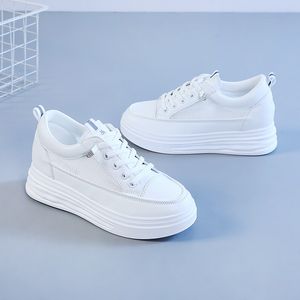 nya kvinnor casual skor trippel svart vit sneakers man tränare sommar mode ihålig inre höjande sneakers med tagg