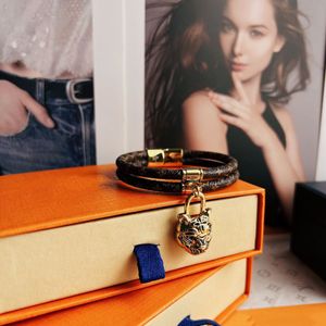 العلامة التجارية Desinger Bracelets Mans Beacelets for Women Wrap Cuff Slake Alloy Buckle Leather Leather Jewelry with Box