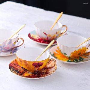 Servis uppsättningar engelska eftermiddag te koppar set drinkware elegant kopp med sked och bricka kaffe mugg olika målningsstoppblomma