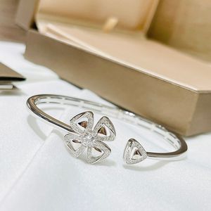 Buigari Fiorever Цветочный дизайнер Одинокий браслет для женщины Diamond Skinling Silver Officing Reproductions Классический стиль годовщина. Подарок 033