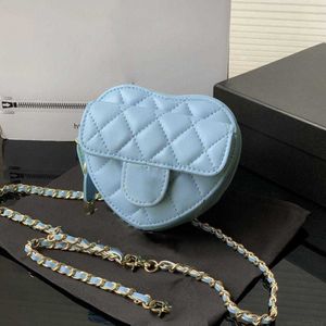 Axelkanalväska Mini Heart Lover Style Lammskinn Midja Byst Crossbody-väskor Guld Metall Hårdvara Kedja Vanity Kosmetisk Designer Myntväska