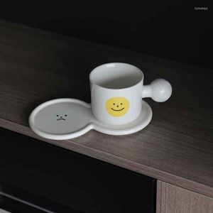 Koppar Saucers Korean Creative Smile Cup med maträtt keramiskt kaffe eller tefat set hemmakontor bordsartat söt mjölk muggplatta gåva till henne