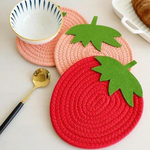 Tovagliette per frutta Cartoon Tovaglietta per frutta Forma di fragola rossa Bevanda Tazza da tè Piatto Tappetino per asciugatura Pad in cotone Presina Decorazioni per la casa Sala da pranzo