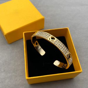 Elegant Bangle Bracelet Fashion Man Woman Chain Bracelets Special Design Jewelry Various Classic Styles Available 11 Options