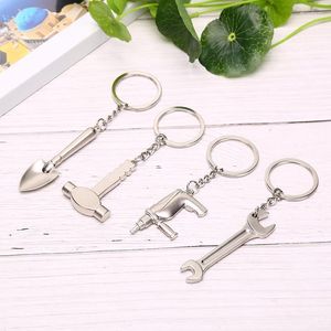 Keychains 8typer Portable Mini Hammer Skiftnyckelstång Shovel Metal Key Ring Pendant Tool Miri22