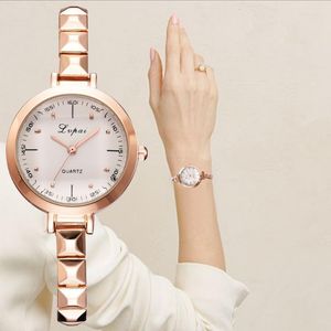 Relógios de pulso 2023 Bandeira de luxo da banda Top Women Women Women Women Moda Rhinestone Quart Wristwatch Vestido Bracelet Ladies Relógio Relógio Zegarek Damski