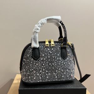 Hobo Bag Designer Triangle coberta Diamante Crystal P Top Women Women Moda de luxo Totas de crossbody Bordaeses Nylon Messenger Envelope Bag Bag Shell Bag