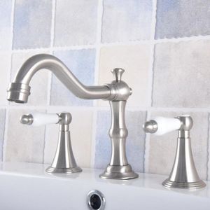 Rubinetti per lavabo da bagno Ottone nichel spazzolato Montato sul ponte Doppi manici Diffuso Miscelatore per lavabo a 3 fori Rubinetti per acqua Mnf686