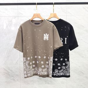 23SS USAバンダナプリントティーデザインTシャツハイストリート春夏ファッションスケートボードメンズ女性Tシャツ