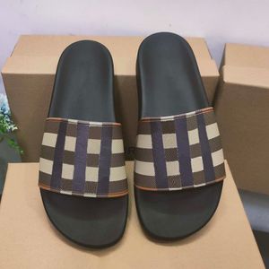 Sprzedaj studnie slajdy sandały buty przesuwane letnia moda szerokość płaska śliskie gęste śliskie klapki letnia plaż