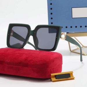 Дизайнерские солнцезащитные очки Классические очки для глаз Goggle Открытый пляж Солнцезащитные очки для мужчин и женщин Смешанные цвета Опционально Треугольная подпись с футляром